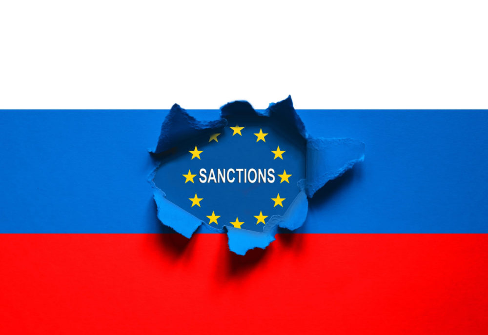 10 пакет санкций ЕС: Тинькофф Банк, Альфа-банк и Росбанк отключат от SWIFT