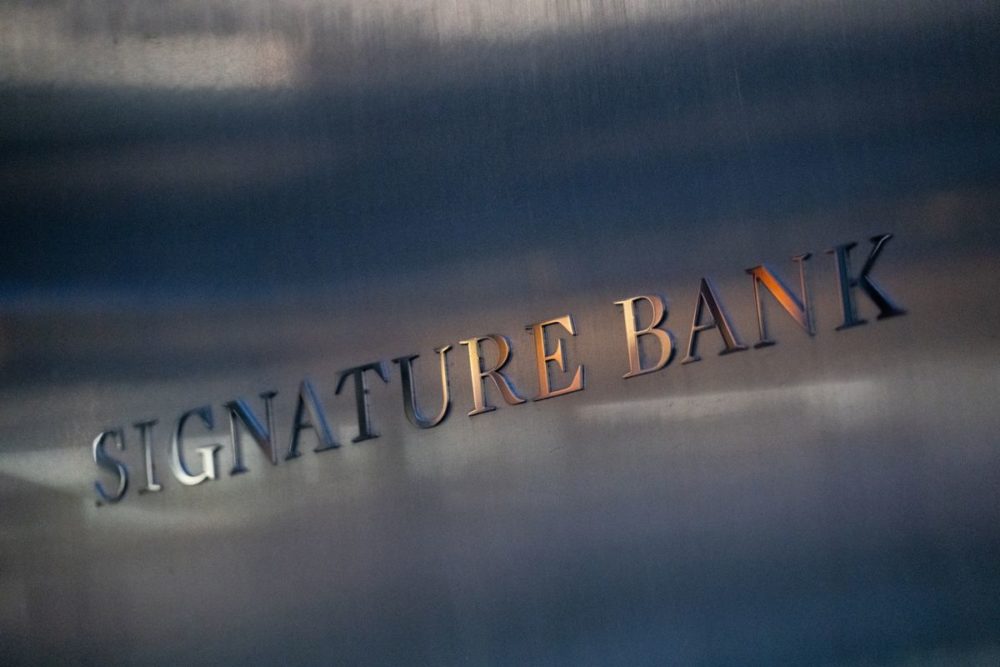 Coinbase, Celsius и Paxos хранили средства в Signature Bank