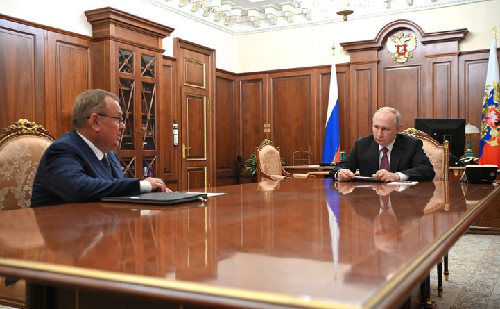 Глава ВТБ рассказал Владимиру Путину о национальных валютах